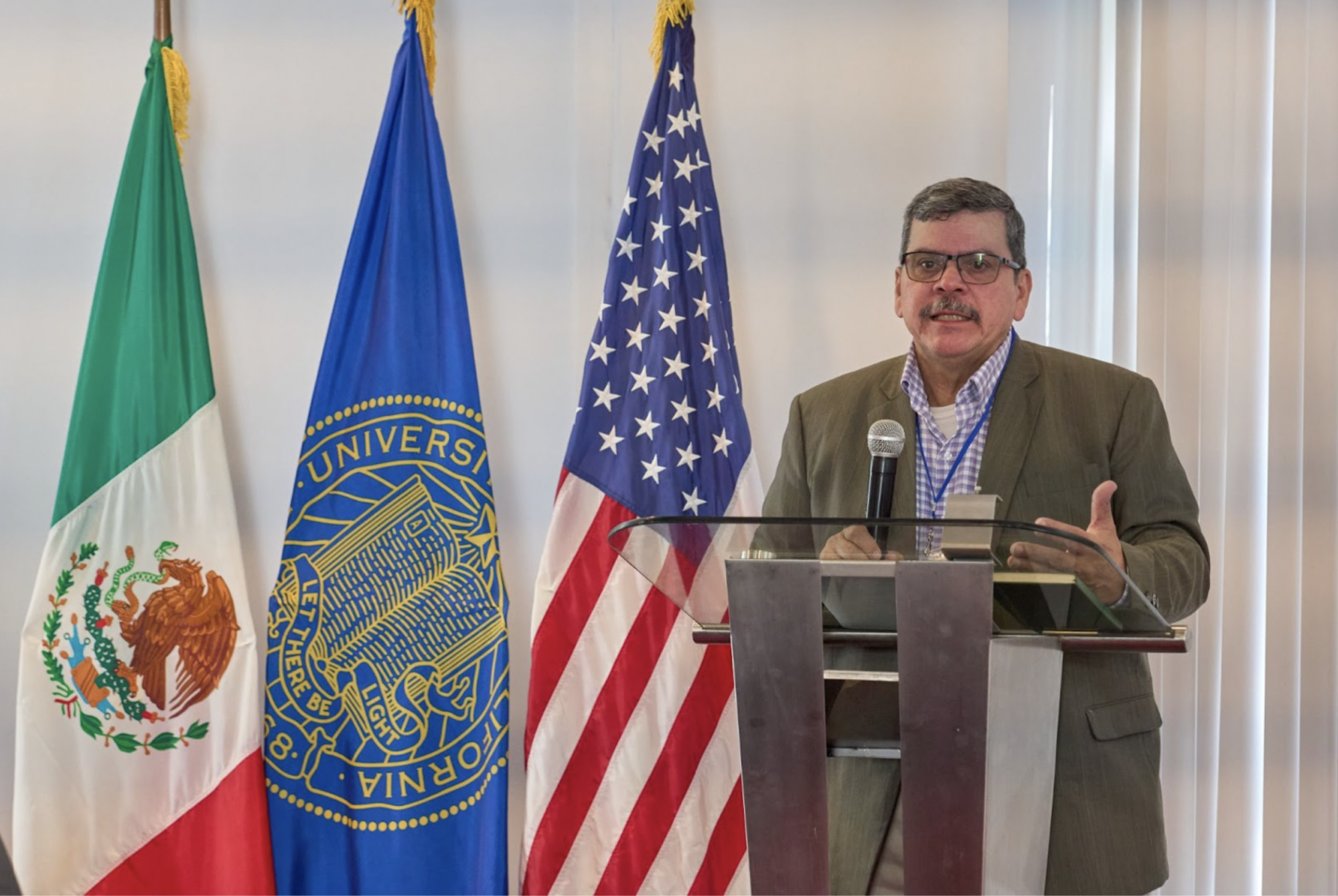 Federico Castillo presenting at a UC-Mexico Farm Labor Research Cluster meeting.